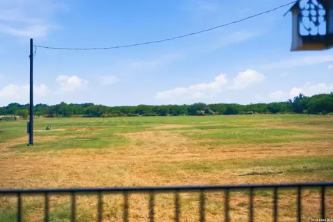 1100 County Road 669, Devine, TX 78016 photo 5