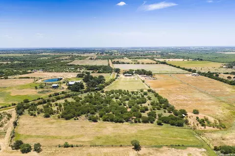 1100 County Road 669, Devine, TX 78016 photo 2