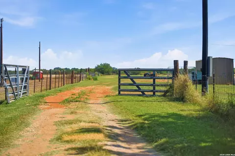 1100 County Road 669, Devine, TX 78016 photo 29