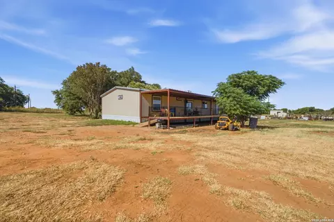 1100 County Road 669, Devine, TX 78016 photo 34
