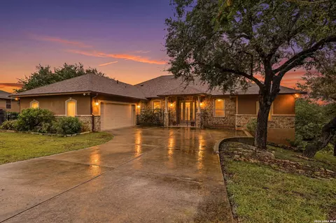 401 Lorne Rd, Canyon Lake, TX 78133