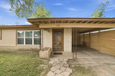 225 Lower Lacoste Rd, Castroville, TX 78009