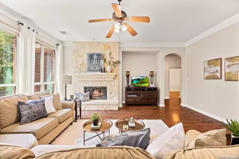 162 Yaupon Trl, San Antonio, TX 78256