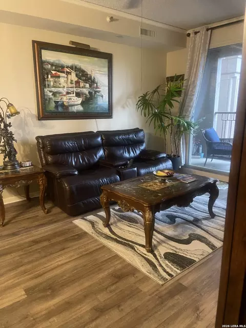 1 Towers Park Ln #213, San Antonio, TX 78209