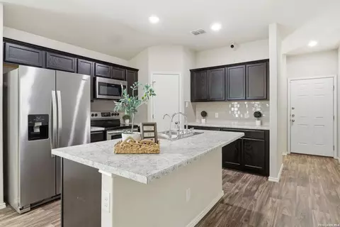4614 Heathers Cross, Saint Hedwig, TX 78152