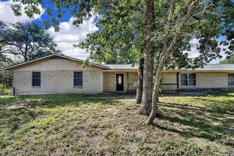 2043 Bentwood, Floresville, TX 78114
