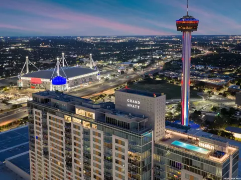 610 E Market UNIT 3304, San Antonio, TX 78205