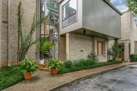 3 Gallery Ct #B, San Antonio, TX 78209