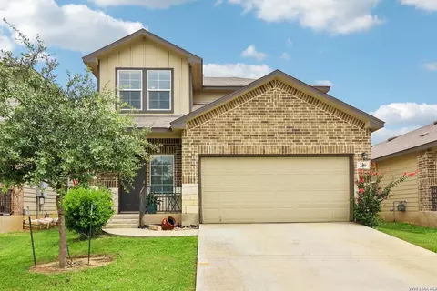 240 Middle Grn, Floresville, TX 78114