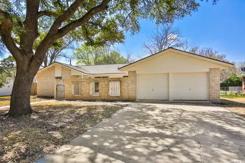 131 Creekside Dr, Boerne, TX 78006
