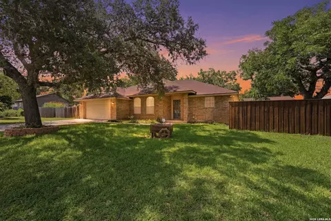 632 E Donegan, Seguin, TX 78155
