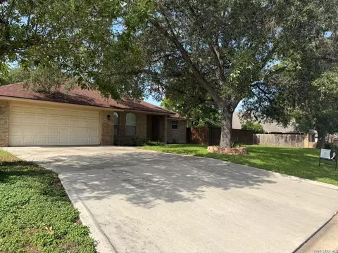 632 E Donegan, Seguin, TX 78155