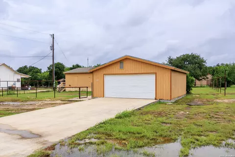 5004 Apache Moon, Spring Branch, TX 78070 photo 2