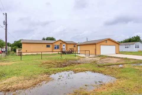 5004 Apache Moon, Spring Branch, TX 78070 photo 3