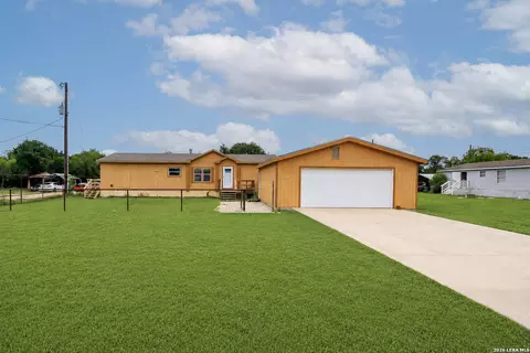 5004 Apache Moon, Spring Branch, TX 78070 photo 2