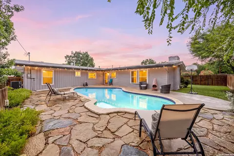359 Rexford Dr, San Antonio, TX 78216