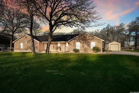 521 Jacobs Ln, La Vernia, TX 78121