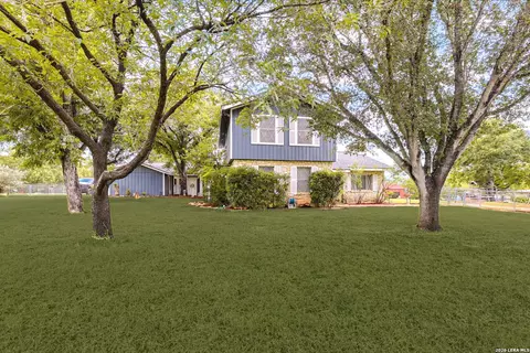 12591 Lavernia Rd, Saint Hedwig, TX 78152