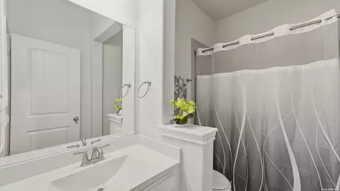 Bath - 525 Concerto Ct, Spring Branch, TX 78070 photo 6 of 6