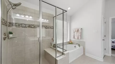 Bath - 525 Concerto Ct, Spring Branch, TX 78070 photo 2 of 6