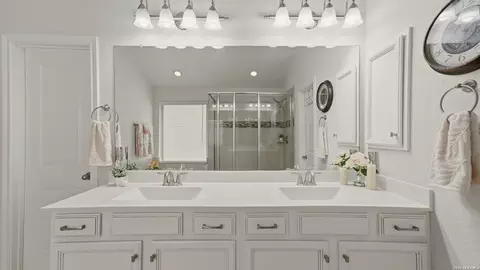 Bath - 525 Concerto Ct, Spring Branch, TX 78070 photo 5 of 6