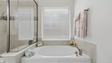 Bath - 525 Concerto Ct, Spring Branch, TX 78070 photo 3 of 6