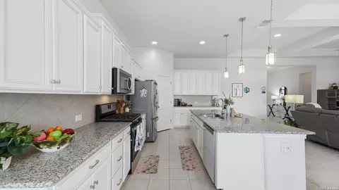 Kitchen - 525 Concerto Ct, Spring Branch, TX 78070 photo 4 of 8