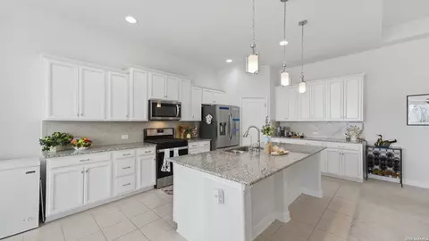Kitchen - 525 Concerto Ct, Spring Branch, TX 78070 photo 3 of 8