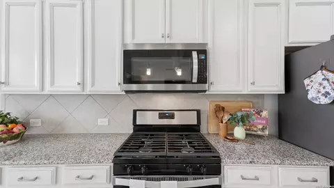Kitchen - 525 Concerto Ct, Spring Branch, TX 78070 photo 6 of 8