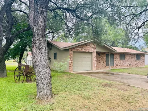 204 Skylark Dr, Fredericksburg, TX 78624