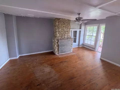 Living - 897 Zig Zag Ave, Devine, TX 78016 photo 2 of 4