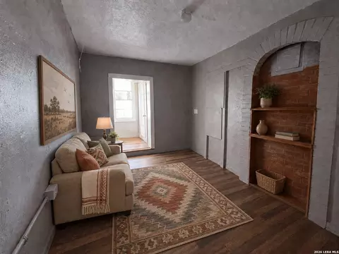 Living - 897 Zig Zag Ave, Devine, TX 78016 photo 4 of 4