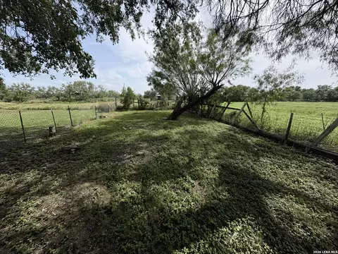Exterior - 897 Zig Zag Ave, Devine, TX 78016 photo 4 of 4