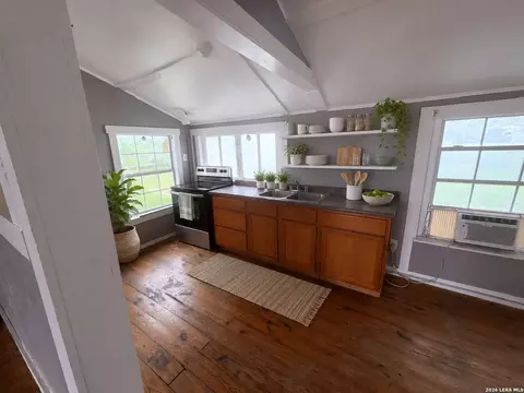Kitchen - 897 Zig Zag Ave, Devine, TX 78016 photo 2 of 4