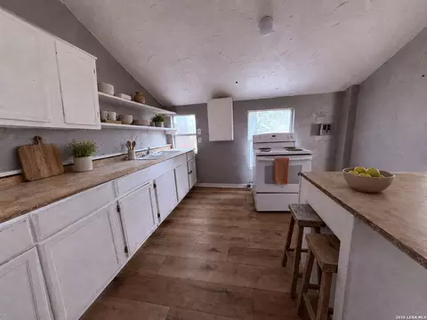 Kitchen - 897 Zig Zag Ave, Devine, TX 78016 photo 4 of 4