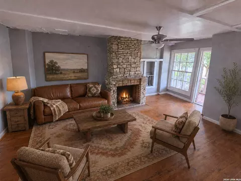 Living - 897 Zig Zag Ave, Devine, TX 78016 photo 3 of 4