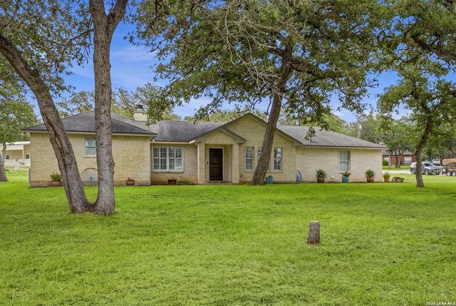 400 Quail Rdg, La Vernia, TX 78121