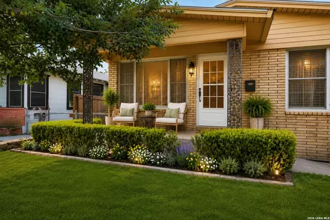 255 Thompson Pl, San Antonio, TX 78225