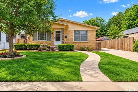 255 Thompson Pl, San Antonio, TX 78225