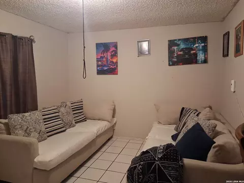 8902 Prairie Hl, San Antonio, TX 78211