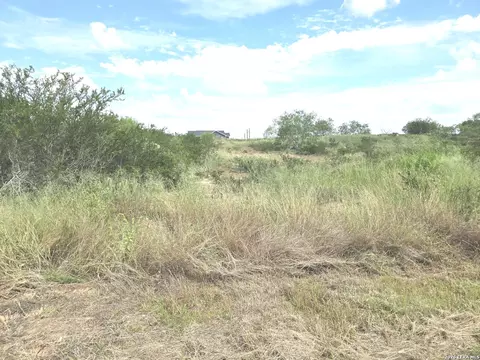 115 County Road 2666, Devine, TX 78016 photo 1
