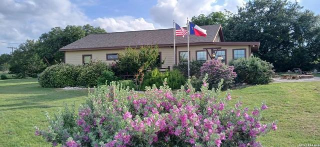 1355 Broad Oak Dr, Bandera, TX 78003