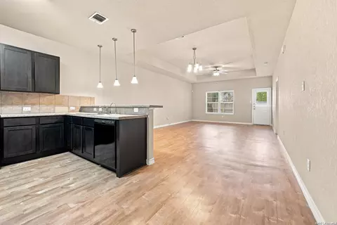 7019 Hallie Rdg, San Antonio, TX 78227