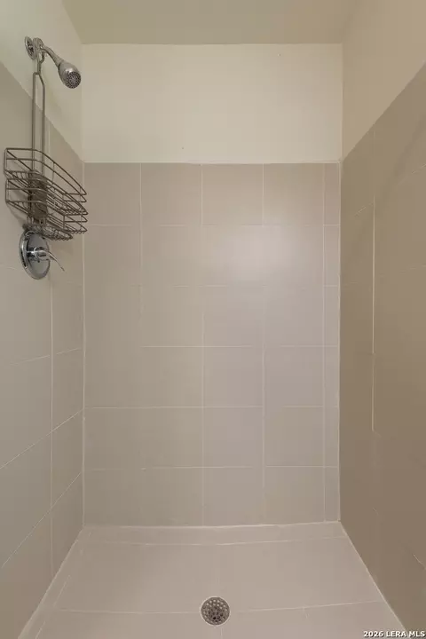 Bath - 391 Riverside UNIT 23, Eagle Pass, TX 78852 photo 3 of 6