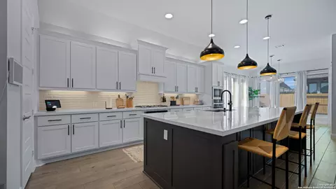 1925 Luna, New Braunfels, TX 78132