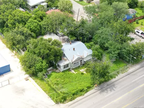 555 W Main St, Uvalde, TX 78801