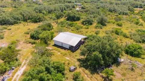 529 Cedar Ridge Rd, Uvalde, TX 78801