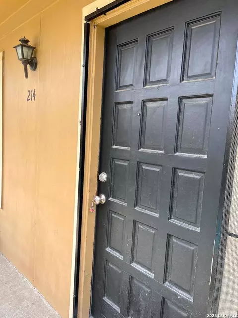 911 Vance Jackson #214, San Antonio, TX 78201