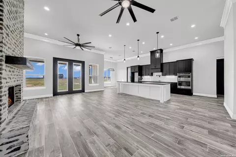 158 Estates Dr, La Vernia, TX 78121