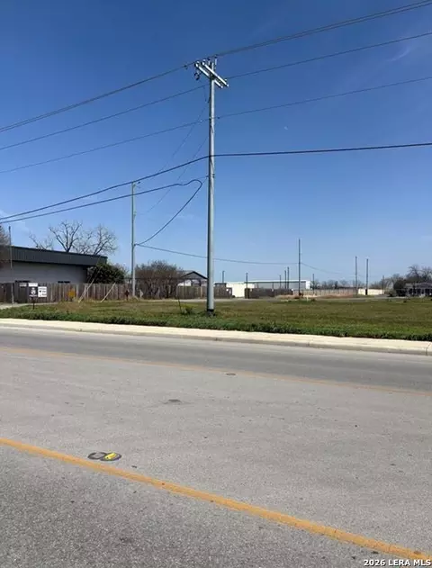 1900 N Austin, Seguin, TX 78155